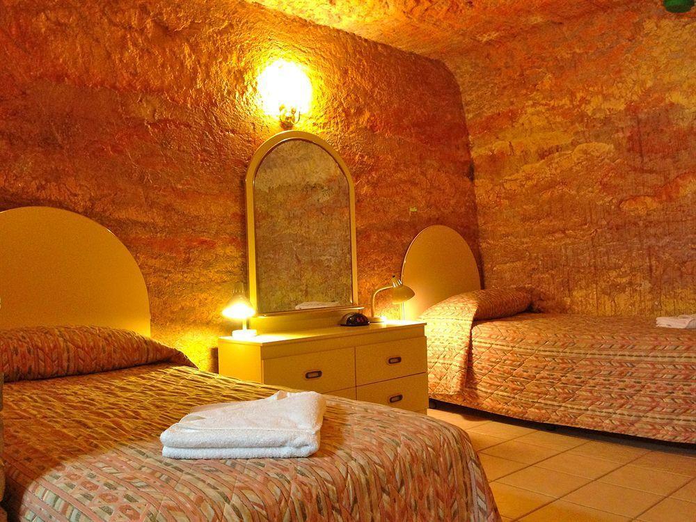 The Lookout Cave Underground Motel Coober Pedy Eksteriør billede