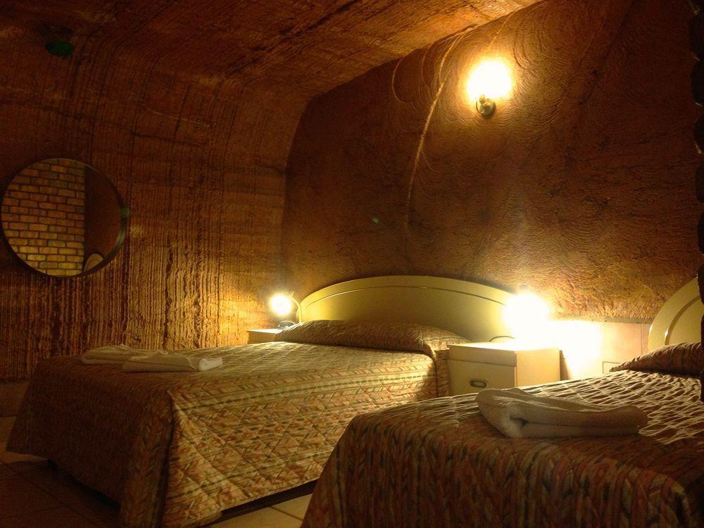 The Lookout Cave Underground Motel Coober Pedy Eksteriør billede