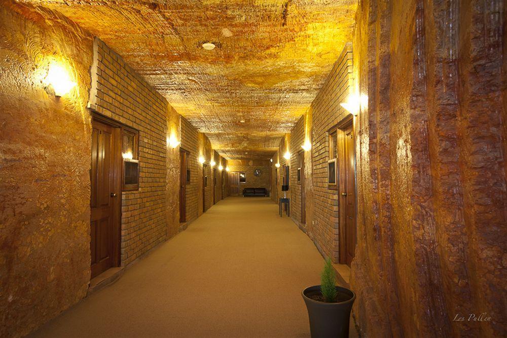 The Lookout Cave Underground Motel Coober Pedy Eksteriør billede