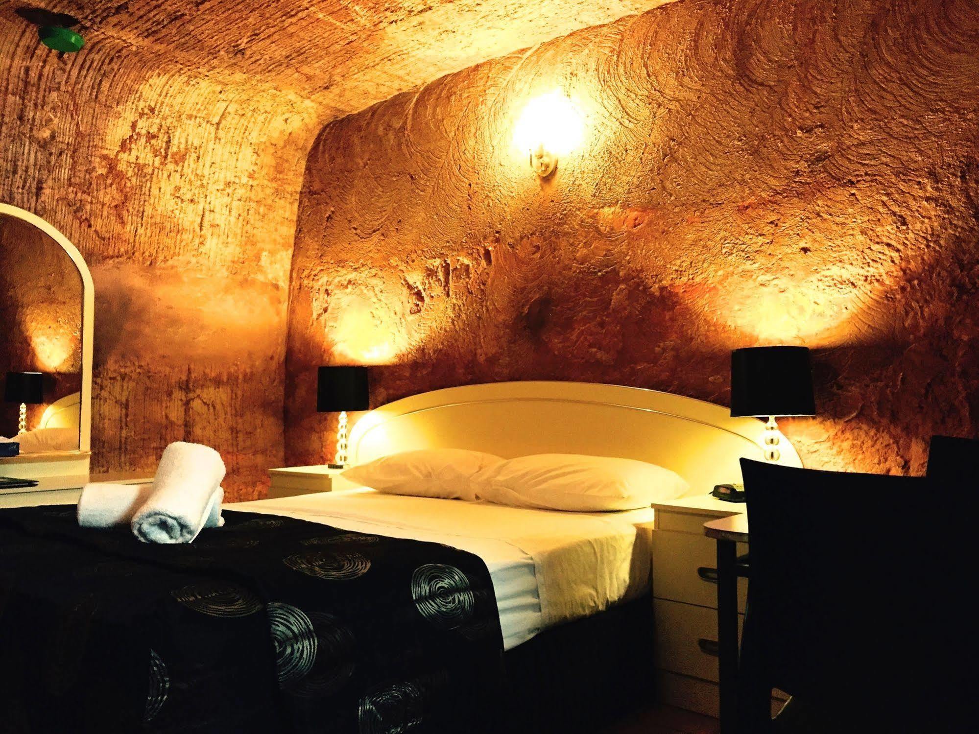 The Lookout Cave Underground Motel Coober Pedy Eksteriør billede