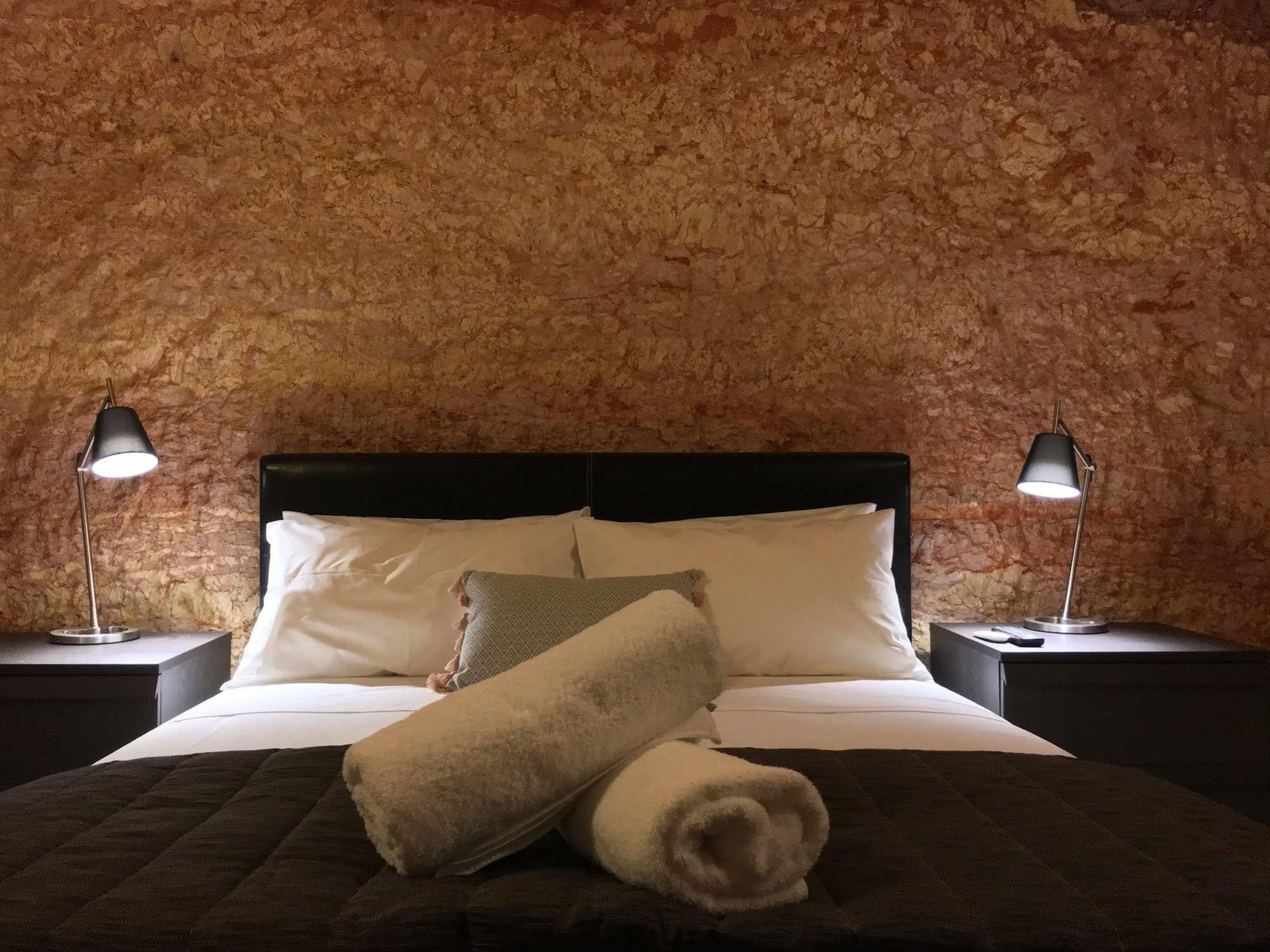 The Lookout Cave Underground Motel Coober Pedy Eksteriør billede