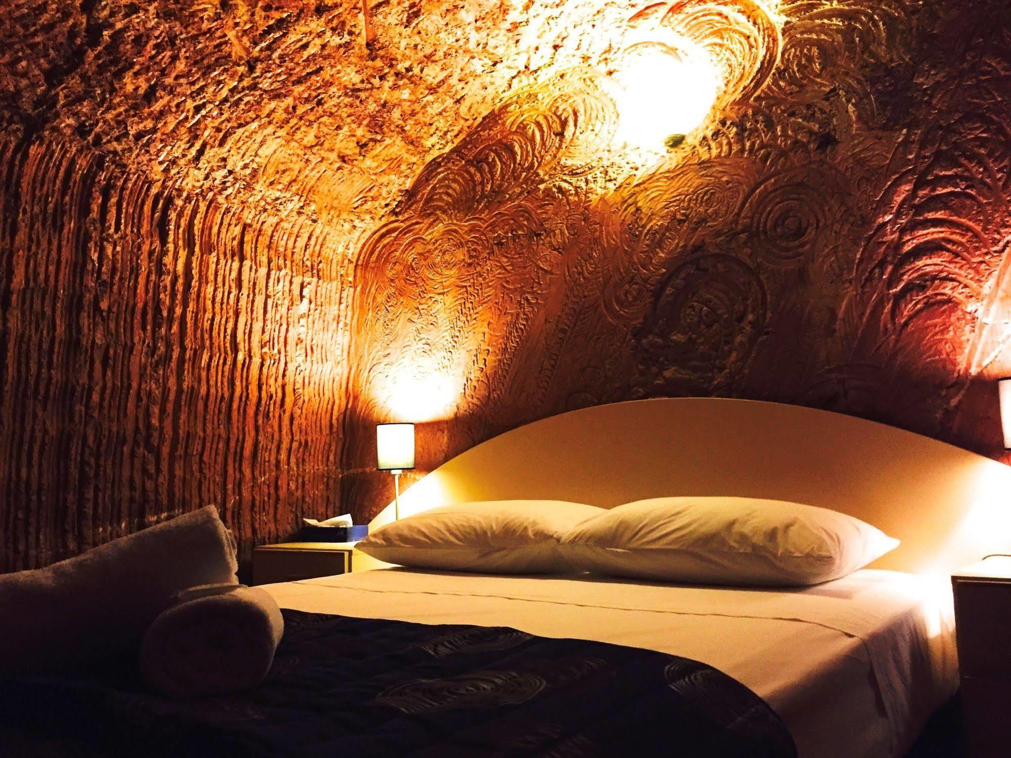 The Lookout Cave Underground Motel Coober Pedy Eksteriør billede